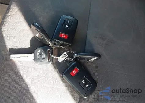 2017 Toyota Tacoma Trd Sport z USA, uszkodzony, nr VIN 3TMCZ5AN6HM071965